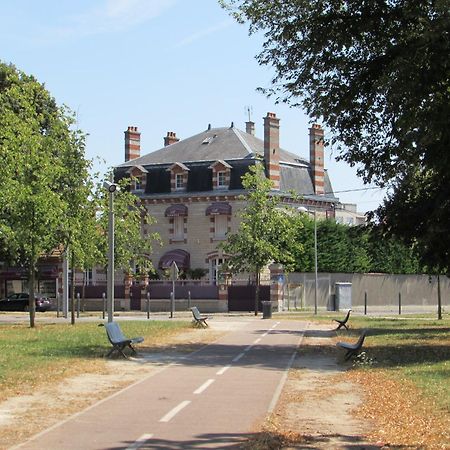 Hotel Manoir Francois 1Er Vitry-le-François Esterno foto