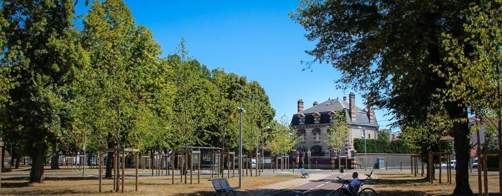 Hotel Manoir Francois 1Er Vitry-le-François Esterno foto
