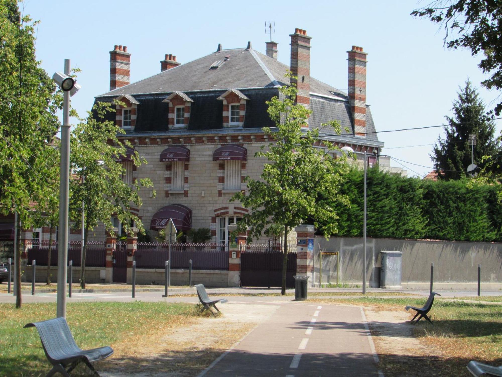 Hotel Manoir Francois 1Er Vitry-le-François Esterno foto