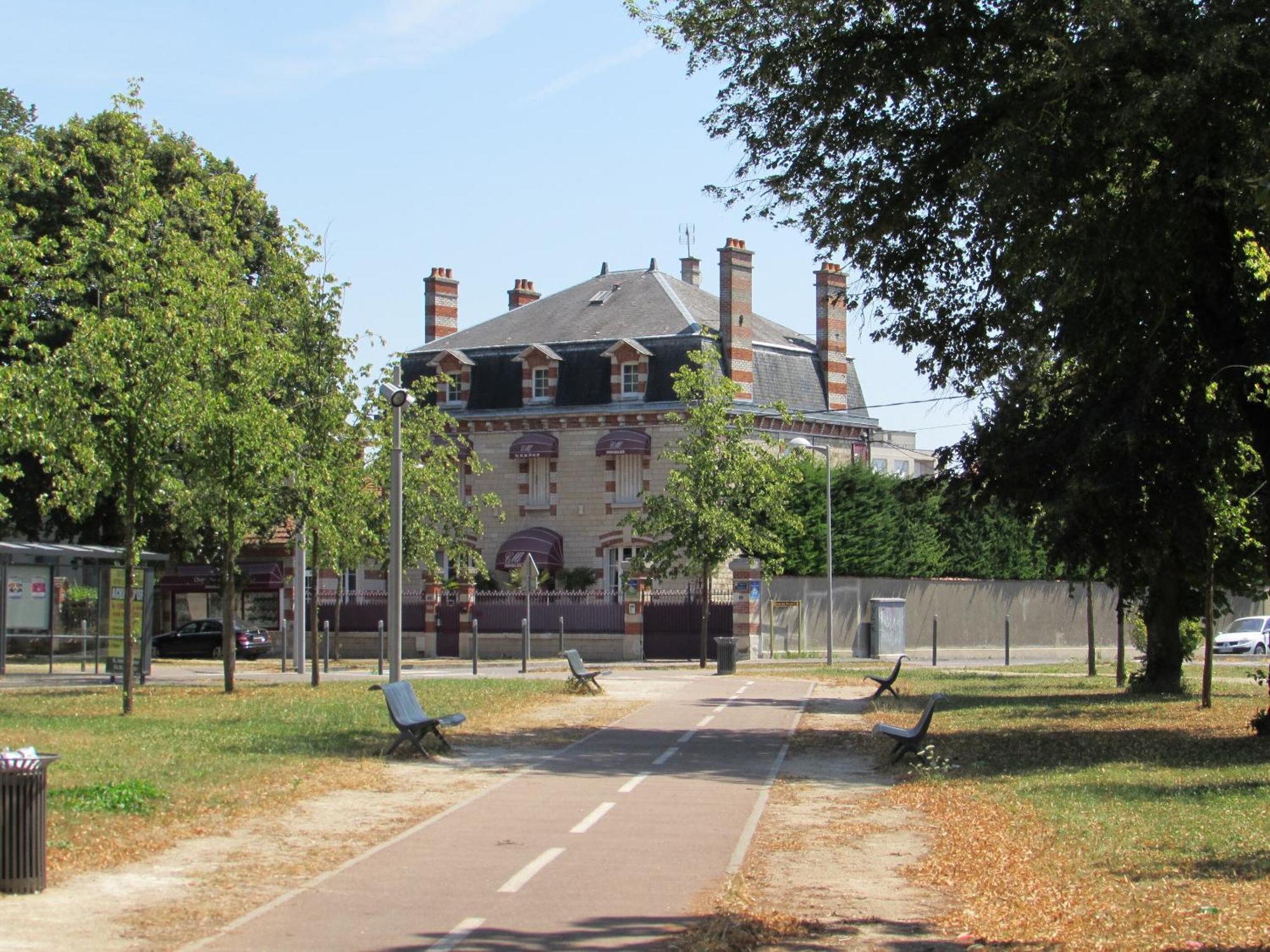 Hotel Manoir Francois 1Er Vitry-le-François Esterno foto